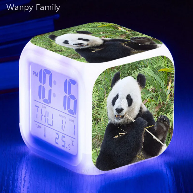 Светло-зеленый Very Lovely Panda Alarm Clock 7 Color Glowing Multifunctio Alarm Clock LED Big screen Touch Sensing Digital Flash Watches Clock - Цвет: Светло-зеленый
