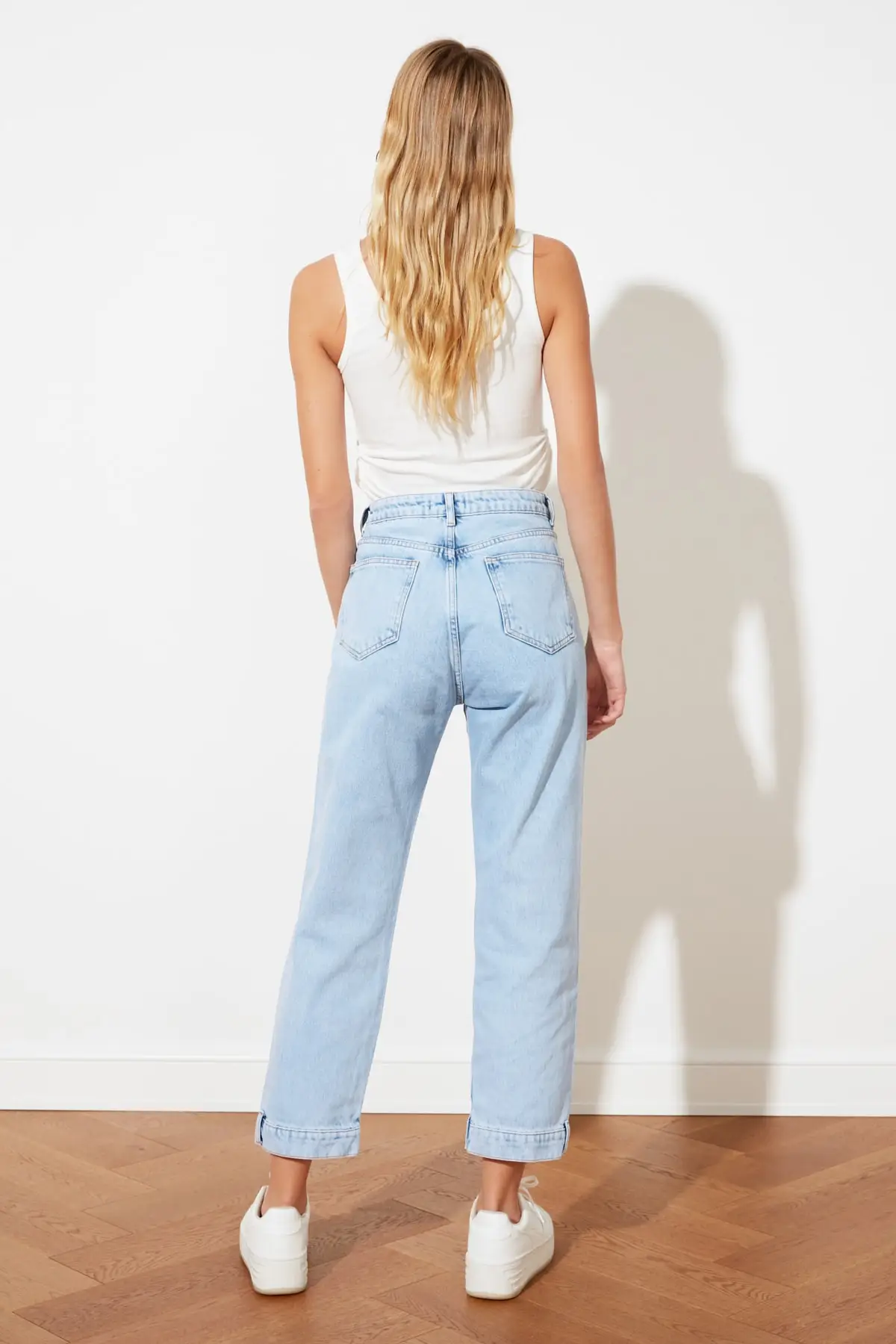 

Trendyol Trotting Detailed High Bel Straight Jeans TWOSS21JE0090