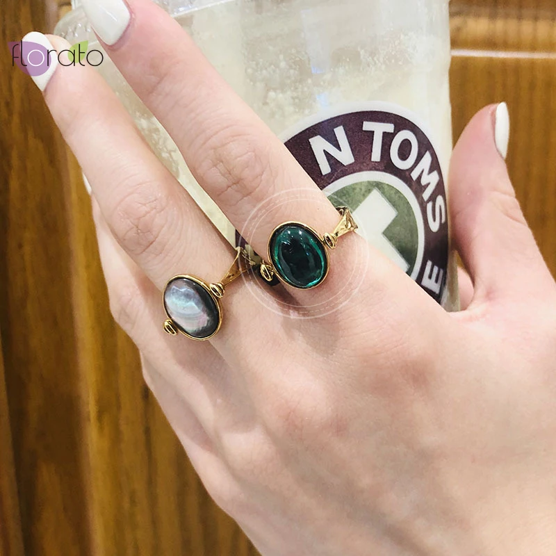 

Brass Plating 18K Real Gold Hand Ornament Inlaid With Green Gemstone Ring For Women Fashion Shell Ring Engagement Wedding Gift