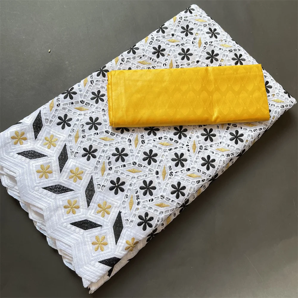 

2021, , , , , , , 2,5 +