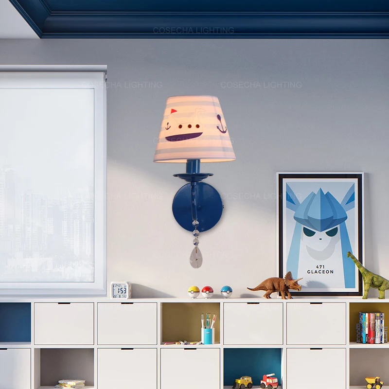 Настенный светильник для детской комнаты с тканевым оттенком