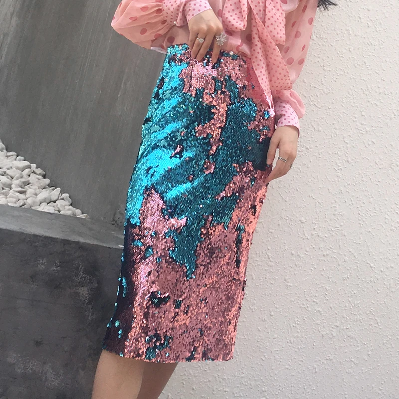 Женское короткое вечернее платье миди с блестками облегающее высокой талией и