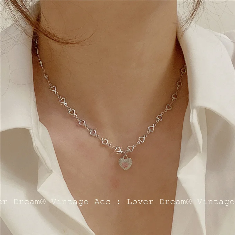 

Fashion Retro Love Rhinestone Necklace INS Wind Girl Sweet Heart Shaped Titanium Steel Necklace Temperament Love Necklace Trend