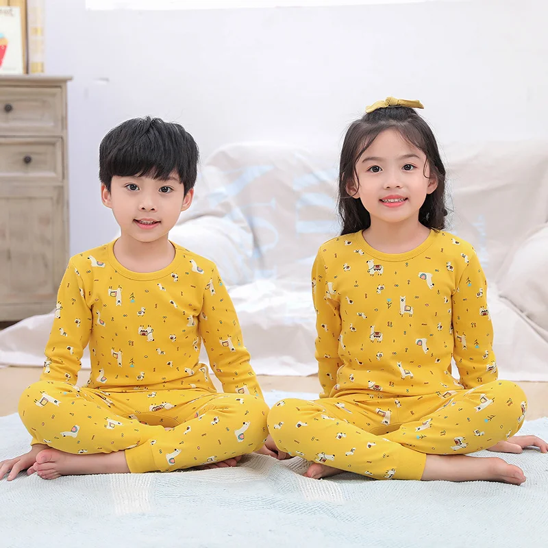 Детский пижамный комплект с длинным рукавом и синими штанами |