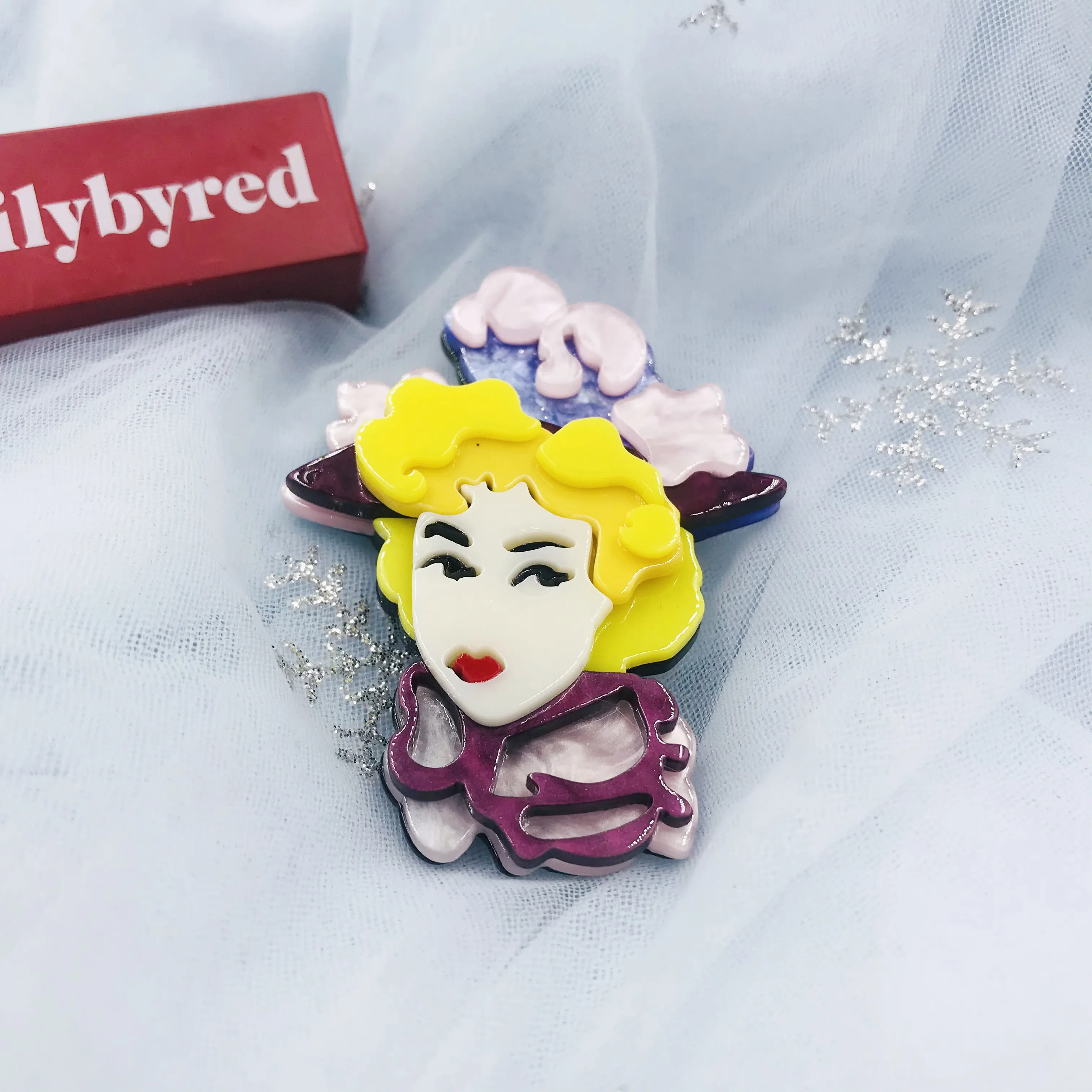 

ZiccoWong Acrylic Fashion Noble Princess Brooch Badge For Women Girls Exaggerated Elegant Firgue Brooch Pins Dress Party Jewely