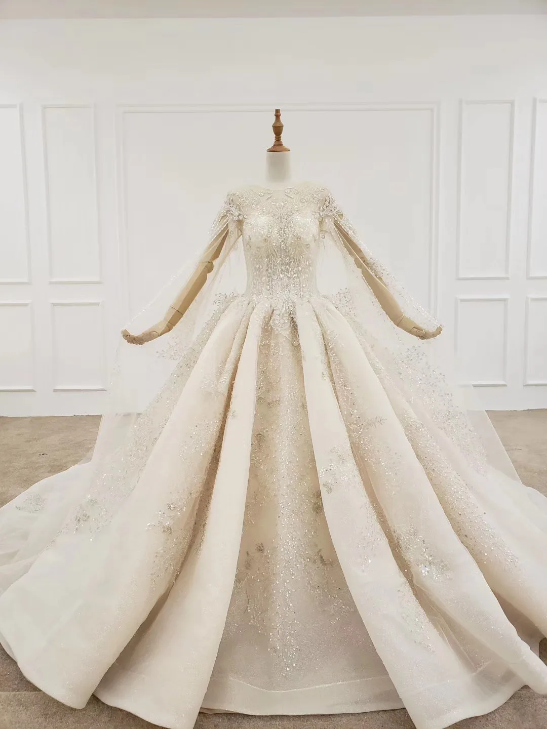 

Luxurious Vestido De Noiva 2020 Muslim Wedding Dresses Ball Gown Lace Crystals Flowers Turkey Dubai Arabic Wedding Gown Bridal