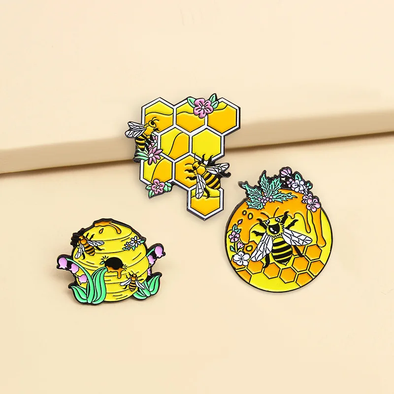 

XEDZ Beehive Jewelry Enamel Brooch Delicious Honey Lovely Bee Purple Flower Fashion Yellow Metal Oil Drop Badge Lapel Pin Gifts