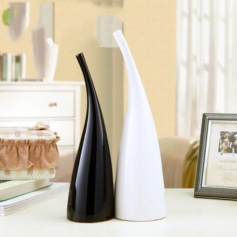 Современные креативные аксессуары в черном и белом цвете для кофейного столика