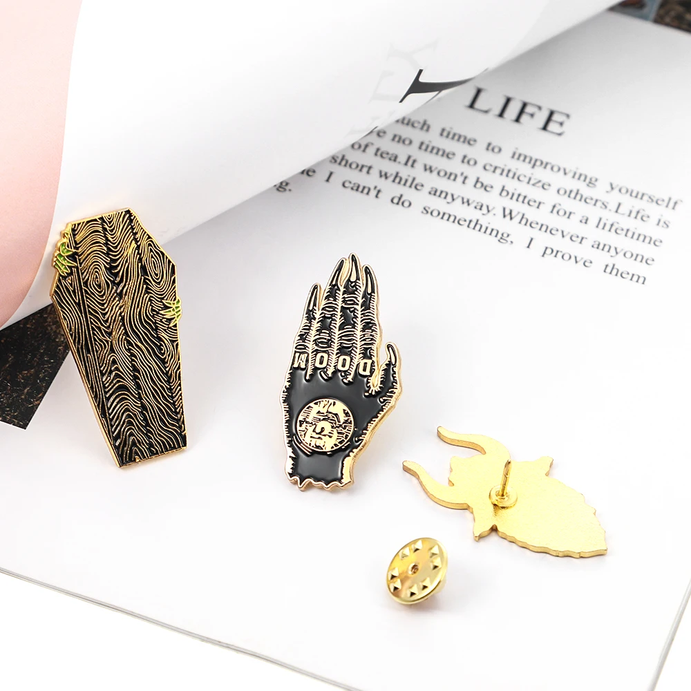 Эмалированная брошь Doom в форме гроба сатаны видит все джинсовая для одежды