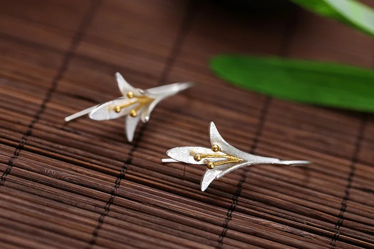 Женские серьги-подвески из серебра 925 пробы с изображением цветка | Украшения и