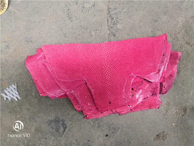 Красочные подлинные ската натуральный manmanta Ray рыбьей кожи штук для DIY кожа ремесленные часы ремень нож ручка материал 1,5 мм - Color: Rose Red
