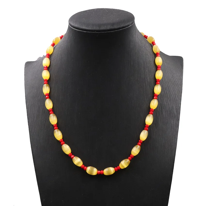 Короткое ожерелье ручной работы массивное женское колье украшенное бисером