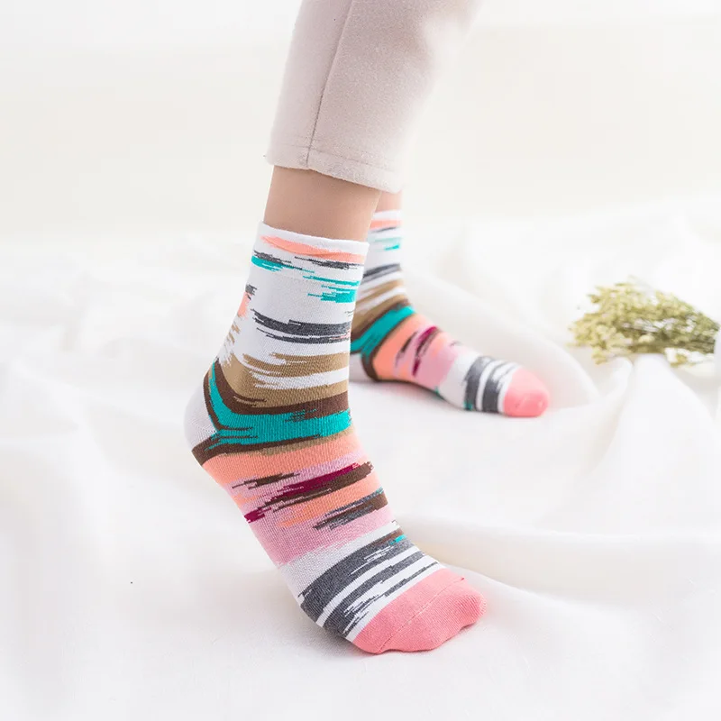 Новые яркие цвета радужные полосатые с рисунком смешные короткие носки Harajuku