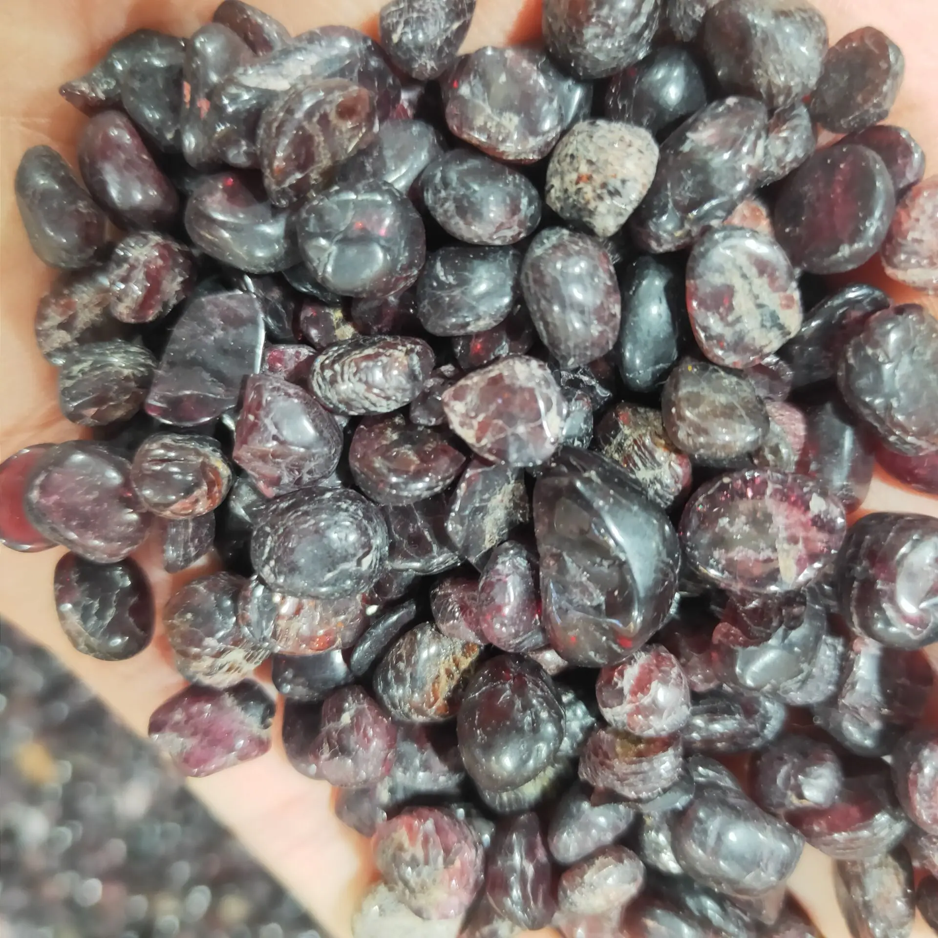 

Natural Red Garnet Quartz Crystal Polished Stone Rock Gravel Gem Healing Natural Stones and Minerals