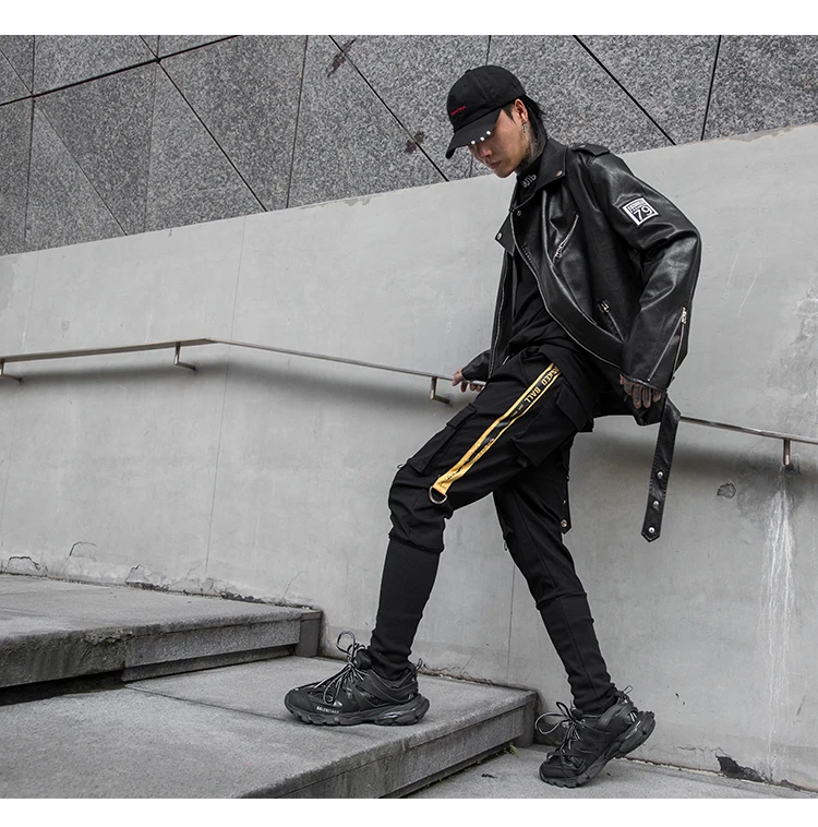Мужская кожаная куртка в стиле панк рок черная из искусственной кожи на молнии с