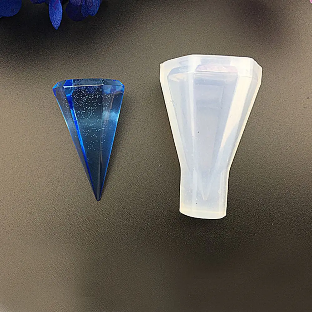 Форма для самостоятельного литья форма подвесок в виде пирамиды из смолы