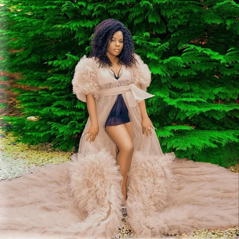 

Женский халат с V-образным вырезом, длинными рукавами и оборками