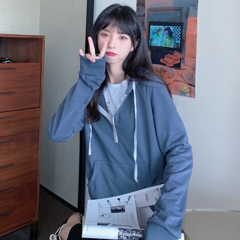 

Real Shot Cloth Thin Sweater Women's Hooded Zipper Autumn Clothing Suit.