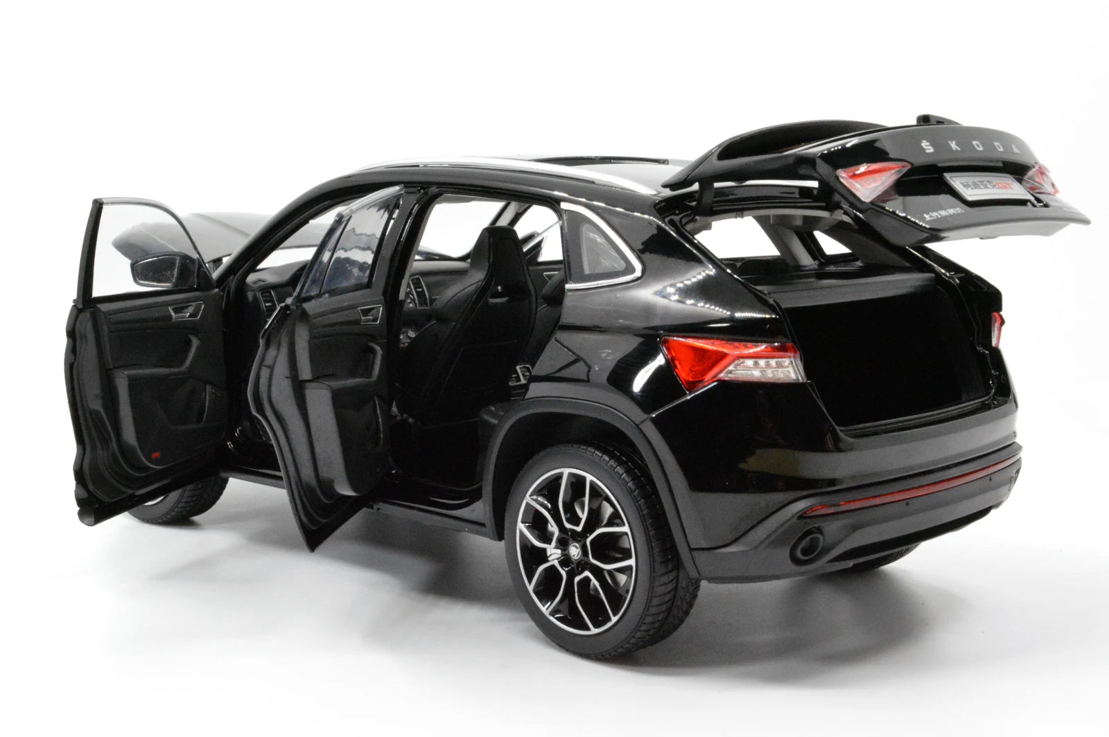 Модель Paudi 1/18 1:18 Масштаб Skoda Kodiaq GT SUV черный литой модельный автомобиль игрушка двери автомобиля открыть