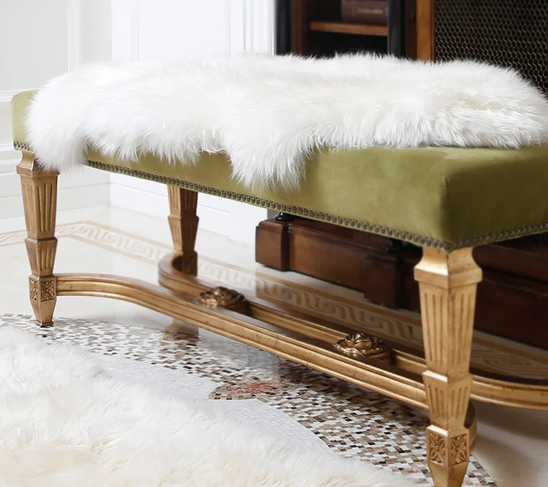 Белое роскошное мягкое диванное кресло Enipate из искусственной овчины с подушкой