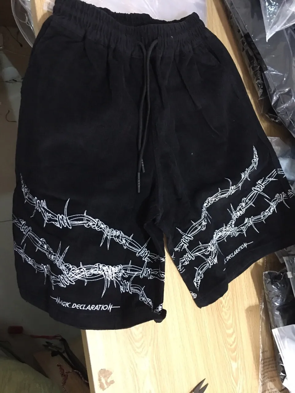 

Men's Wear High Street Hip-hop Embroidery Black Personality Gothic Shorts Tide Knee Length Pants for Men High Qulity 2021