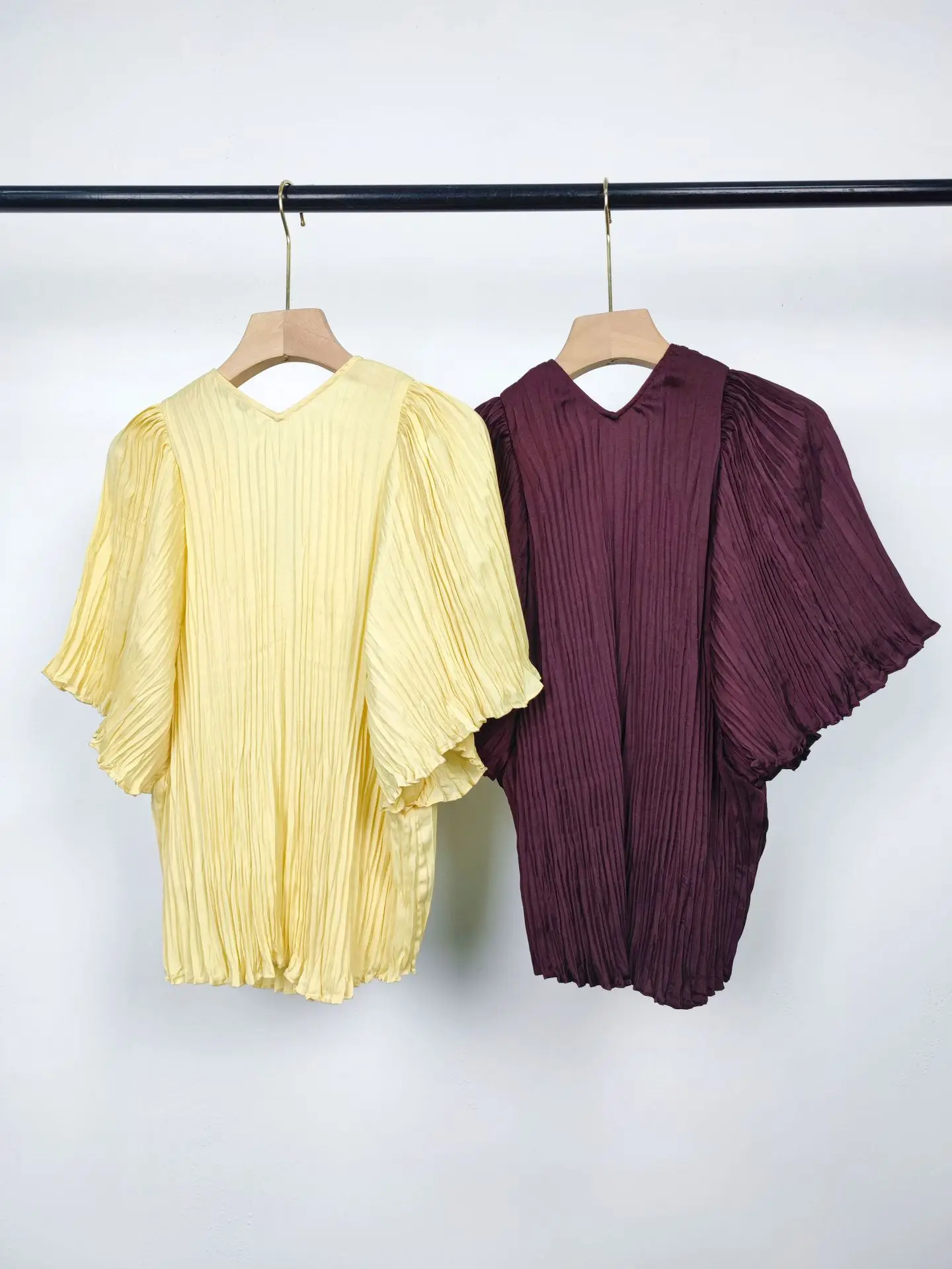 

Luxury T-shirt 2021 Summer New Women's Folding Satin V-neck Loose T-shirt