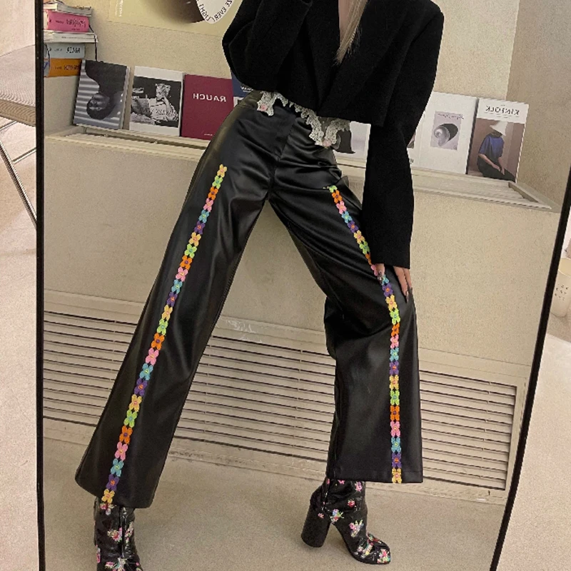 

SHENGPALAE Two Row Flower Loose Straight Tube Wide Leg Pants Women's Spring 2021 New PU Leather Trousers Female Fashion 5B374