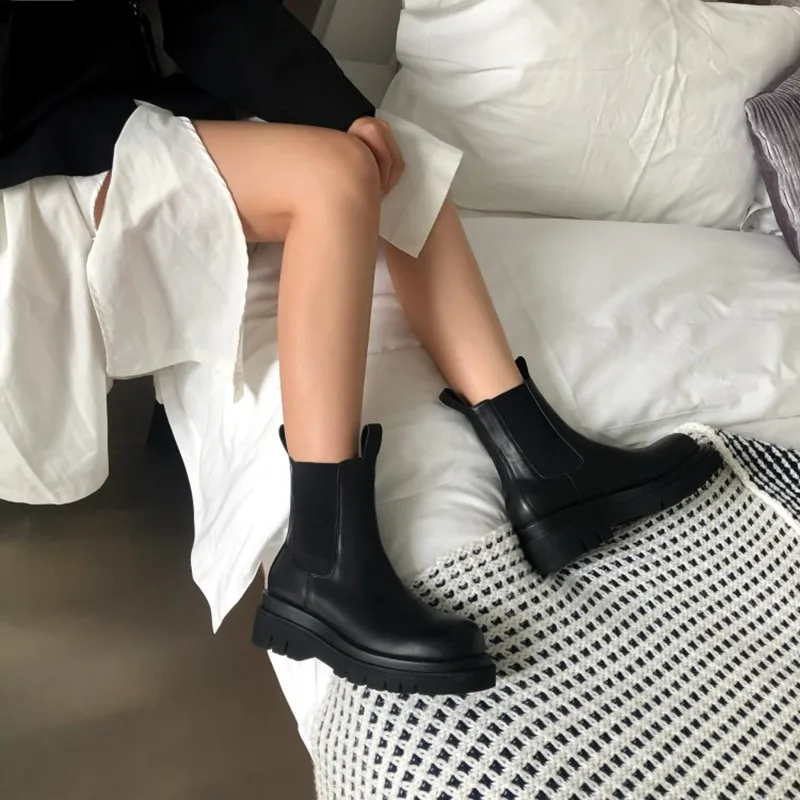 

LeShion Of Chanmeb Hot Sale Genuine Leather Boots Women Round Toe Flat Platform Chelsea Boots Elastic Autumn Winter Shoes 34-43