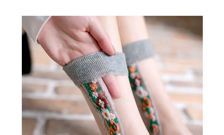 

1 Pair Vintage Sexy Floral Women Transparent Socks new style Summer Lace Ruffle Soft Pleats Elastic Fishnet Short Ankle Socks