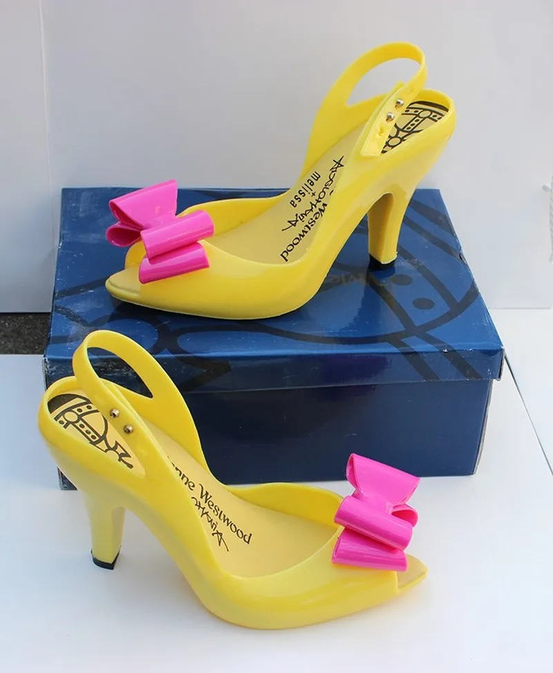 Женские туфли лодочки на высоком каблуке с открытым носком и украшением в виде