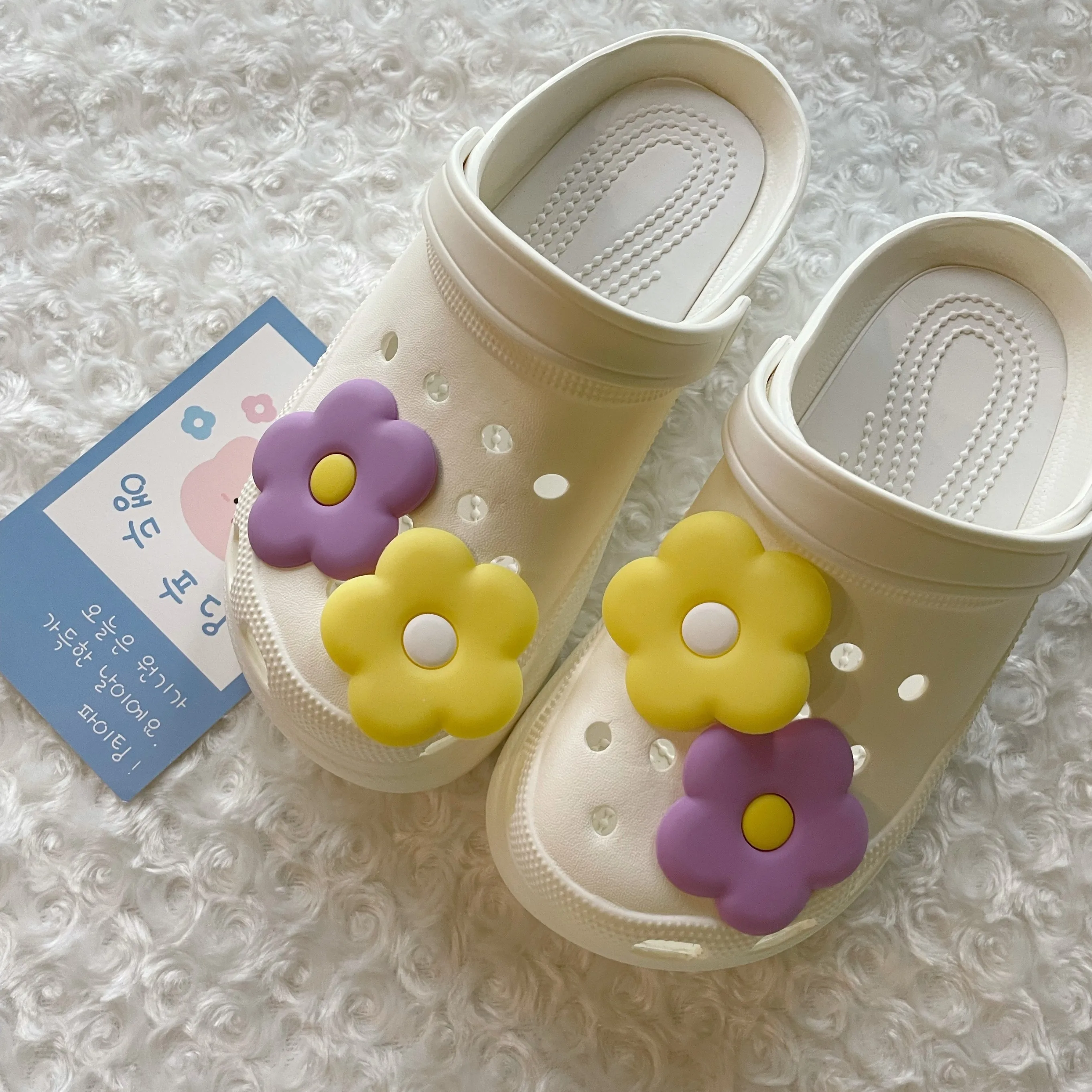 

Симпатичные цветы из ПВХ, подвески для обуви, аксессуары, украшение для обуви, подвески для детской вечеринки, подвески для Crocs DIY Croc, подвеск...