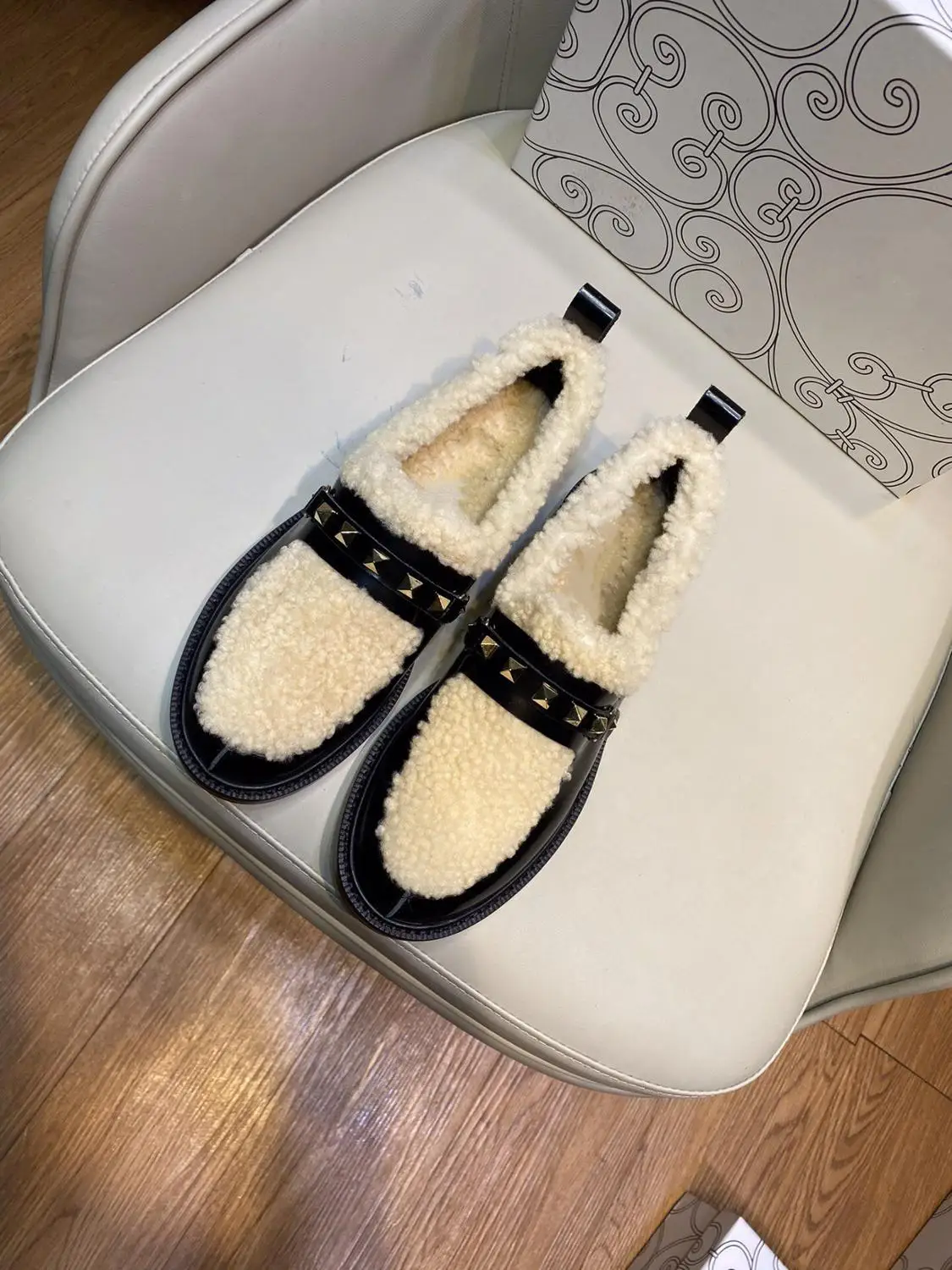 

Luxury Designer Rivets Studed Women Loafers Fashion Lamb Wool Women Casual Shoes Mixed Color Slip On party Dress Shoes botas de