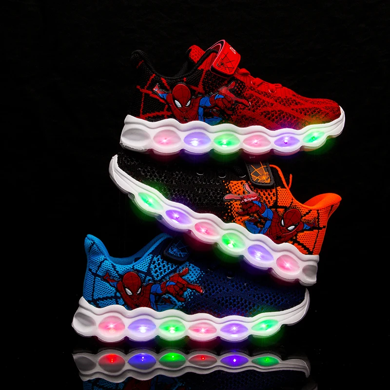 Светодиодный обувь для детей Человек паук кроссовки мужчин со светящейся