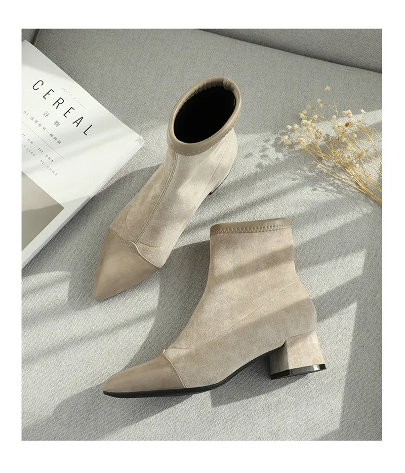 Botines Mujer; коллекция года; зимние ботинки; женские Модные осенние ботинки из флока на меху с острым носком без застежки; Женская обувь в стиле панк и Готика