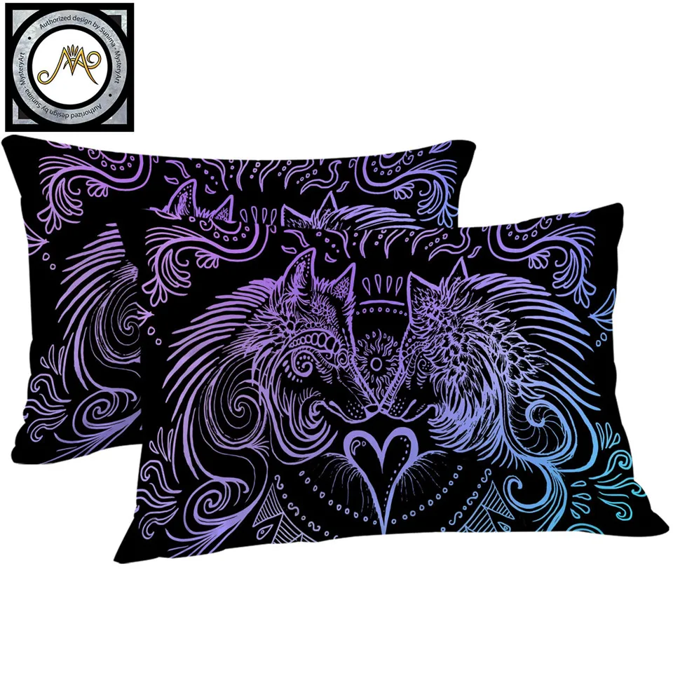 Чехол для подушки с изображением сердца волков от SunimaArt голубой и фиолетовый