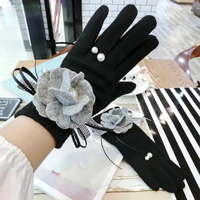 

Winter Fashion Women Gloves Touchscreen Cashmere Plus Velvet Warm Mitten Camellia Flower Ribbon Bowknot Black Female Gloves