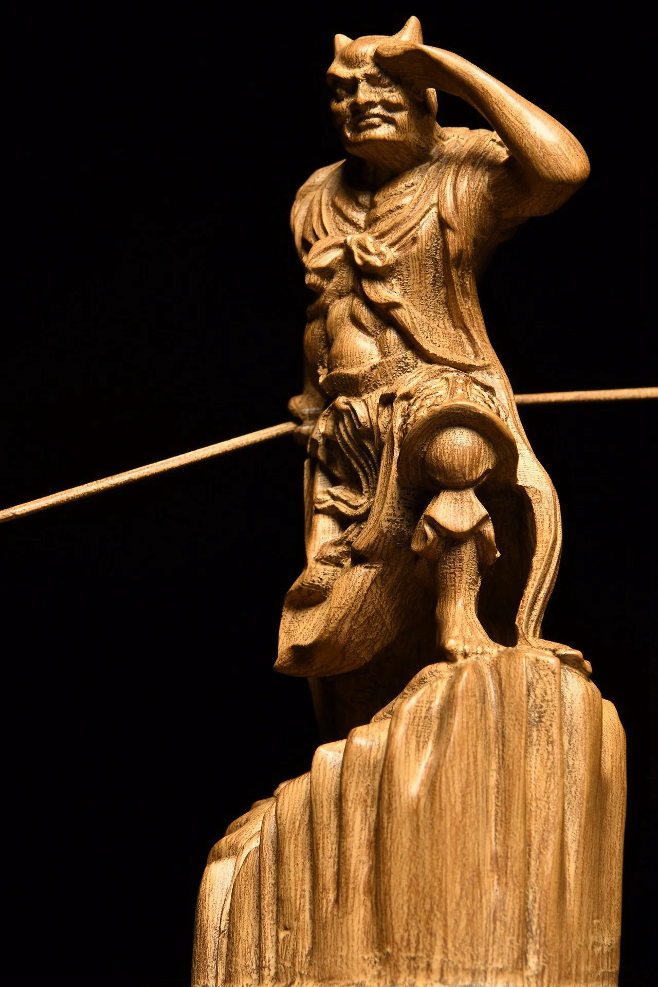 Рисунок 3 - Новый стиль, резьба по дереву Hainan Agarwood