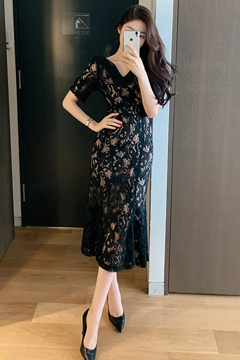 

2020 new Korean feminine temperament ladies V-neck slim mid-length lace bag hip fishtail skirt dress