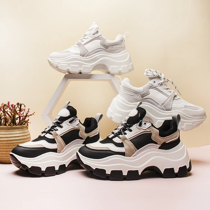 Женские кроссовки на толстой подошве Fujin весенние с круглым носком и подошвой для