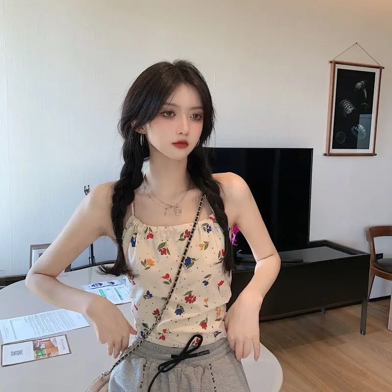 

Женский элегантный топ с открытой спиной и бантом на завязках