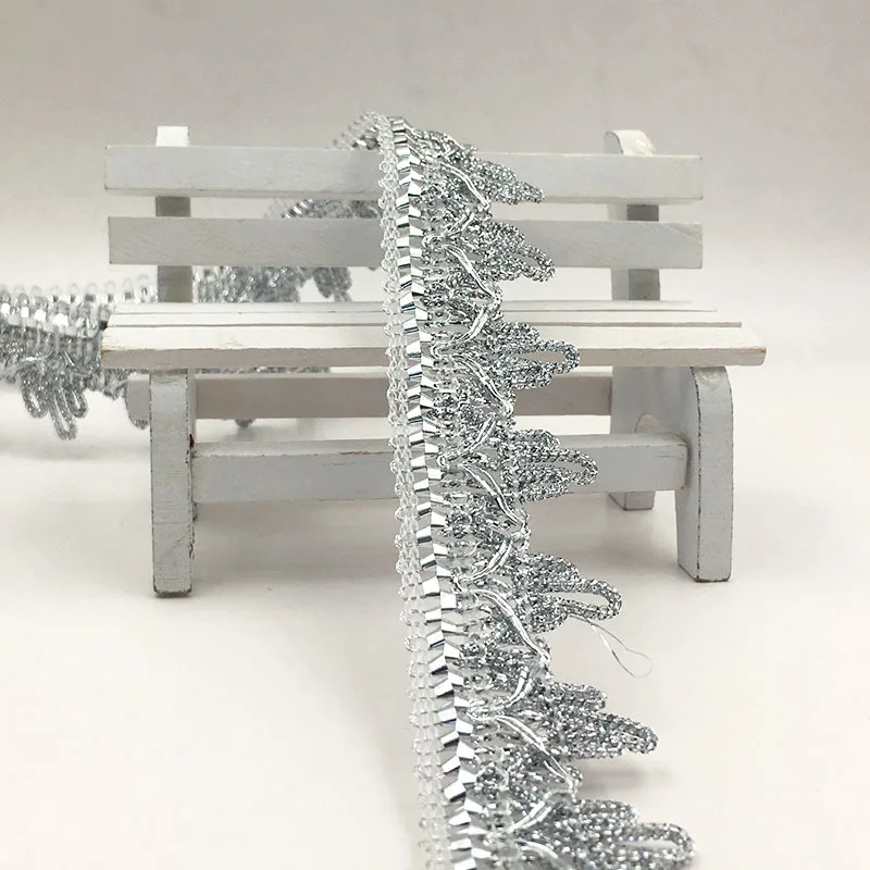 25 метров 3 см корона отделка шитье кружево золото серебро сороконожка плетеная