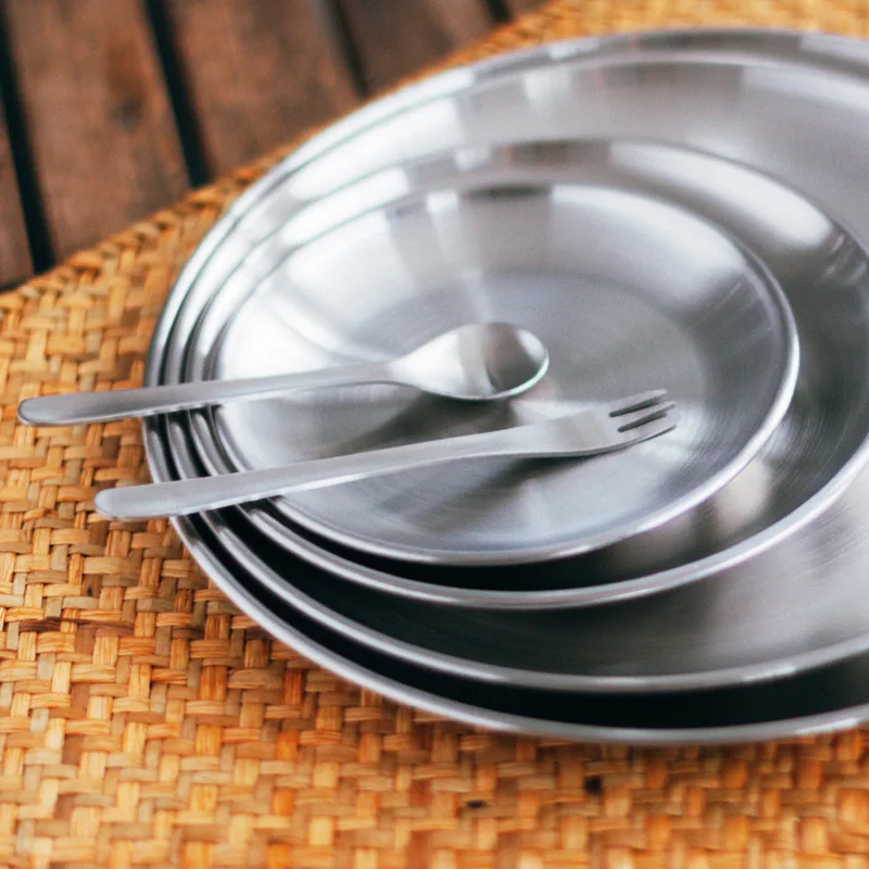 Круглые обеденные тарелки из нержавеющей стали в скандинавском стиле | Дом и сад