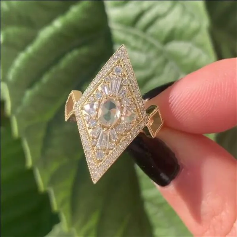 

Temperament Simple Gold Color Big Diamond Ring Sparkling Full Zircon Ring For Women Exquisite Wedding Party Jewelry Gifts