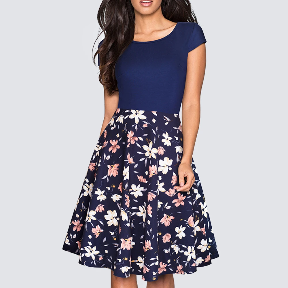 Женское летнее платье трапеция с цветочным принтом круглым вырезом и коротким