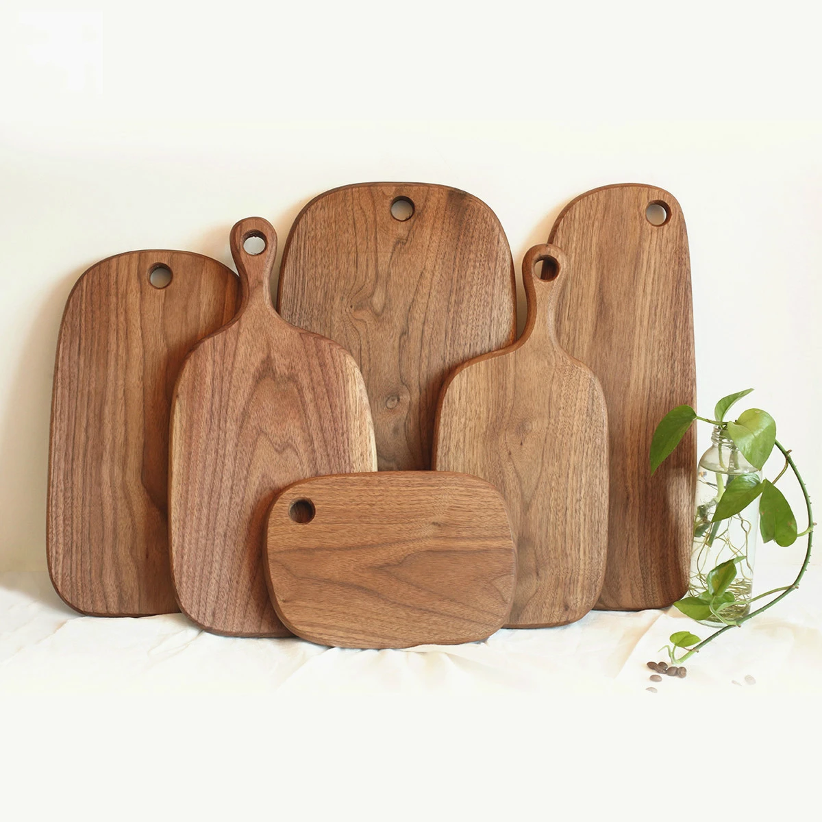 

Black walnut whole wood fruit chopping board bread board wood chopping board with handle Western restaurant solid wood