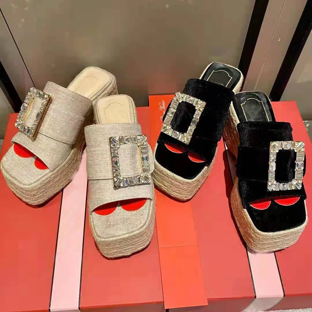 

2021 spring and summer new high-quality designer brand with shiny rhinestone elements. Luxury and fashionable ladies' straw wove