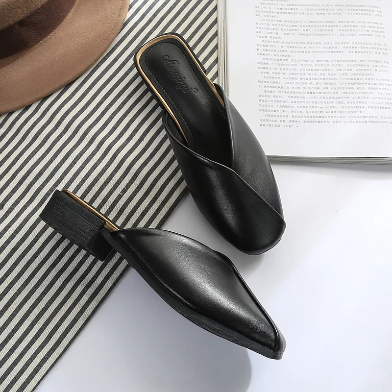 Мюли женские с закрытым носком шлепанцы на низком каблуке сланцы дизайнерская