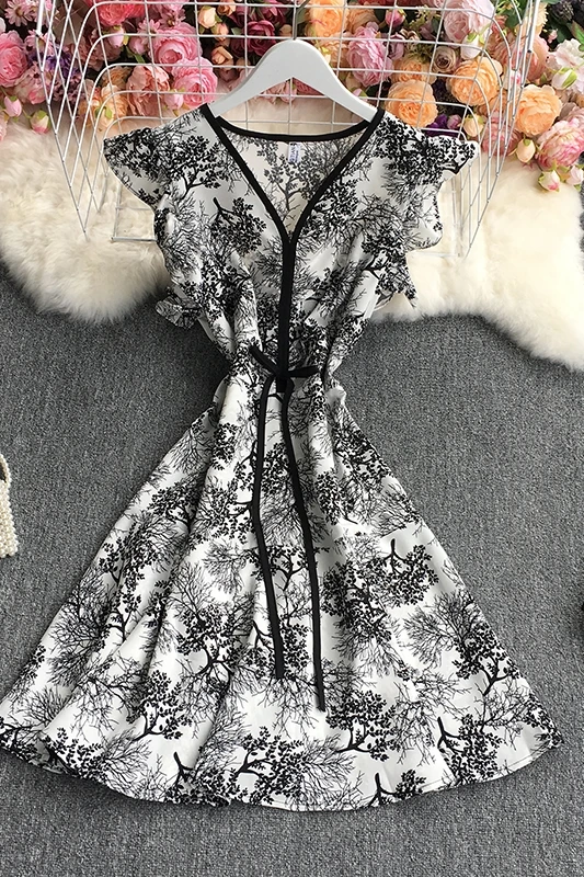 

2021 New Summer Women Vintage V-neck flying sleeve Dress high waist lace up Ruffles patchwork print short A-line Dress