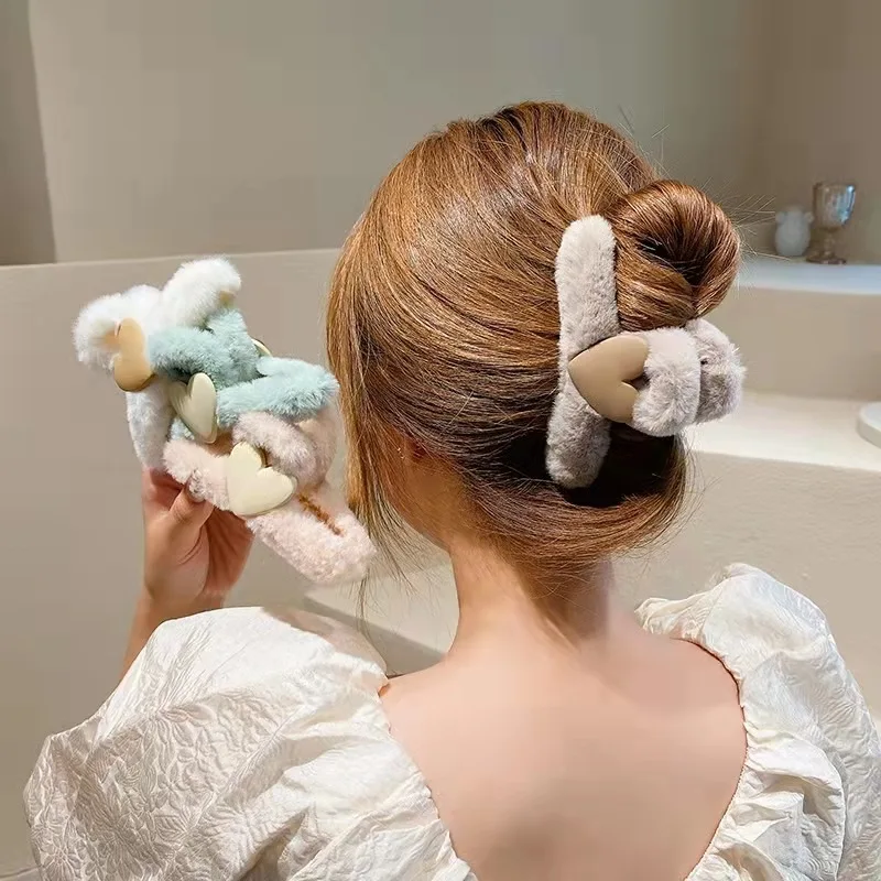 

New Plush Grasp Temperament Head Dish Love Autumn And Winter Large Shark Clip Heart Hair Claw Accessories For Girls