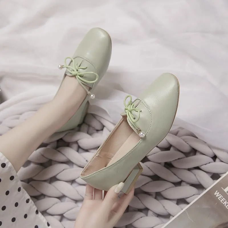 Обувь на низком каблуке с бантом Женская обувь в Корейском стиле Сезон осень
